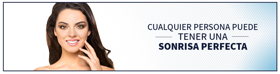 Conoce la variedad de tratamientos de estética dental Bogotá que tenemos Mujer sonriendo luego de su tratamiento de estética dental Bogotá